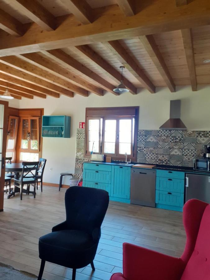 Y Casa La Paredana, *