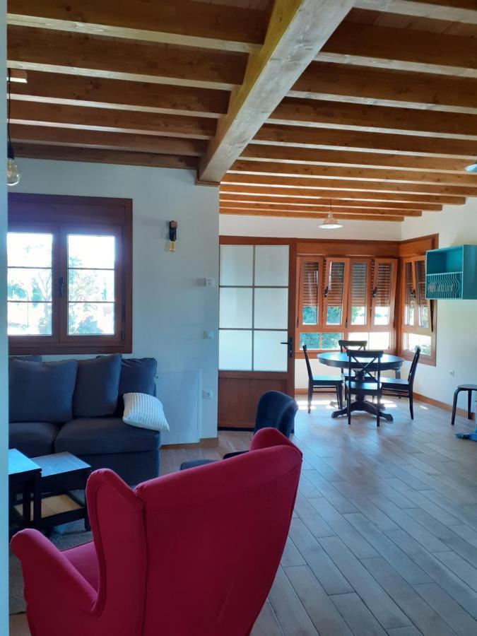 Y Casa La Paredana, *
