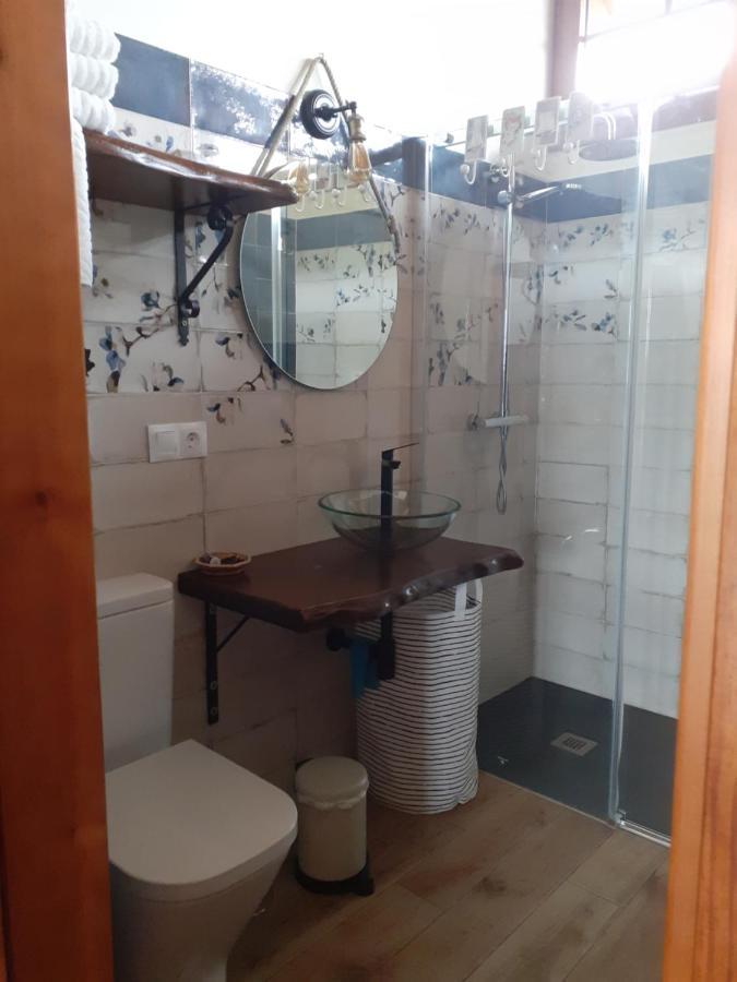 Y Casa La Paredana, *