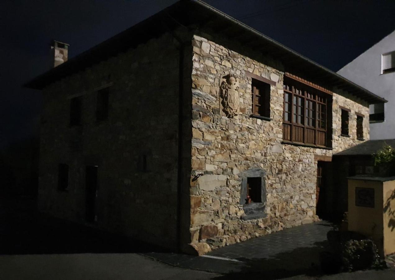 Y Casa La Paredana, * Fontoria
