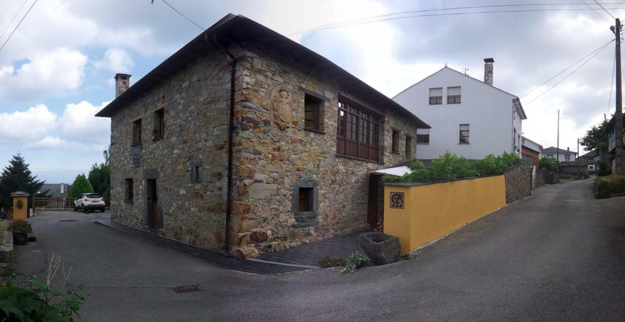 Y Casa La Paredana, *