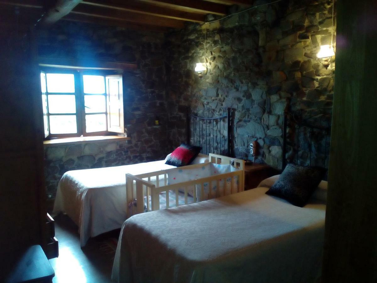 Y Casa La Paredana, *